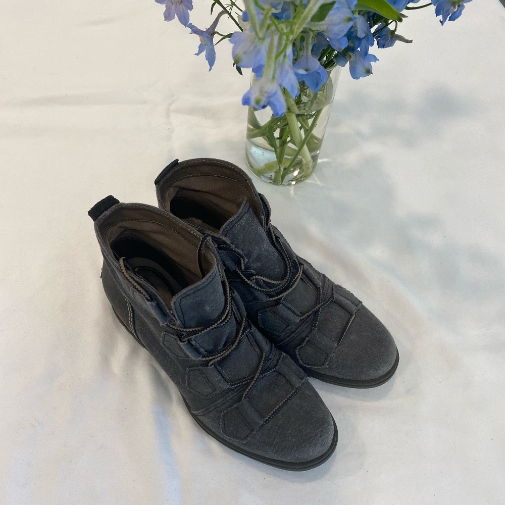 Sorel Women's Major Distressed Canvas Leather Lace-Up Low Ankle Boot - 7